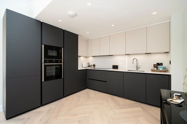 House 1, Aylmer Parade, London photo 4