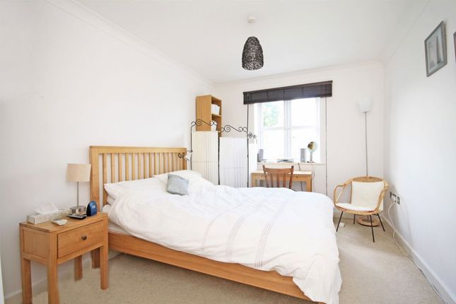 Flat 8, Horbury Lodge, 40, Holly Bush Lane, Hampton photo 5