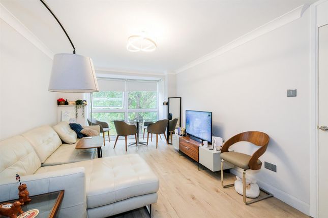 9, Heath Court, Wanstead photo 2