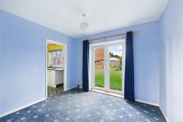 19, Walnut Tree Way, Essex photo 4