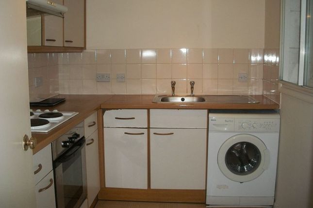 40, Fairbairn Close, Purley photo 2