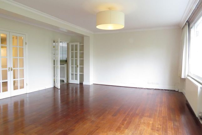 Flat to rent in Farquhar Road, Upper Norwood, London