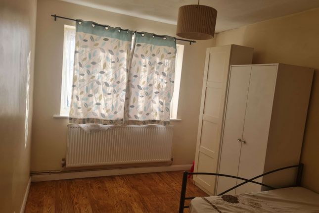 Flat to rent in Old Station Road, Hayes