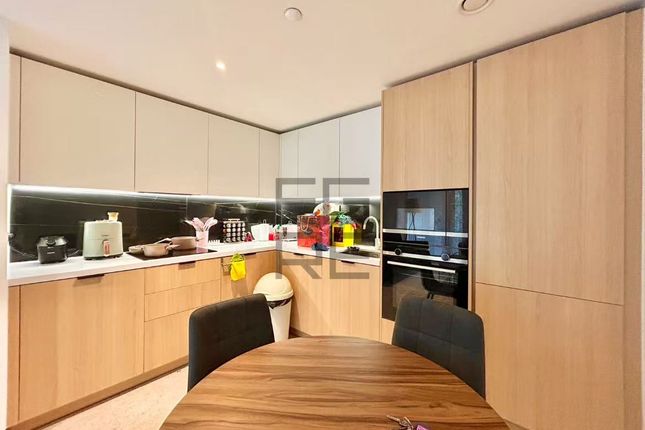 Apartment 403 Bouchon Point,, Bouchon Point, London photo 3