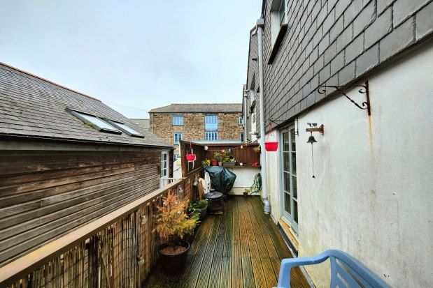 Flat to rent in High Street, Penzance