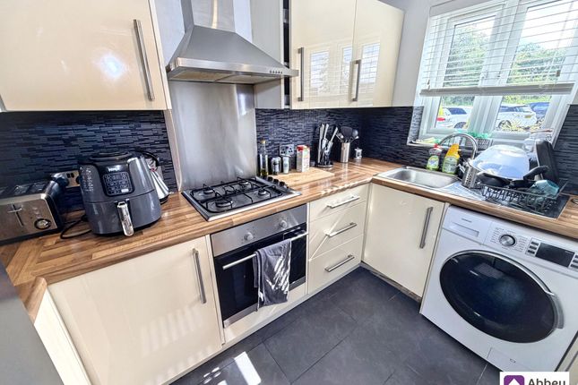 23 Lords Avenue, Leicester photo 3