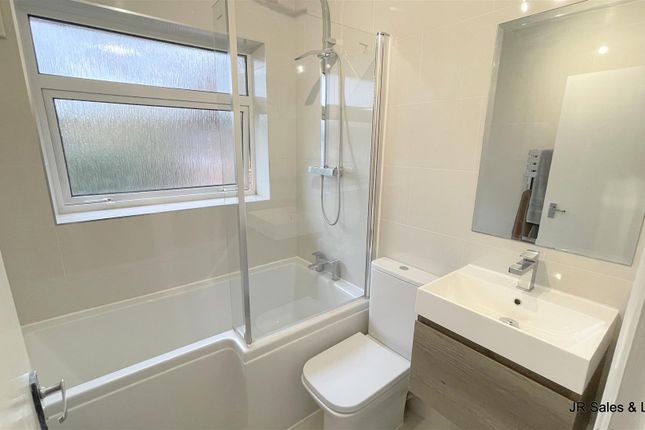 Flat for sale in Lambs Close, Cuffley, Potters Bar