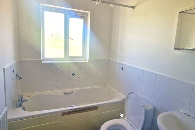 14 Kingsdale Close, Bury photo 4