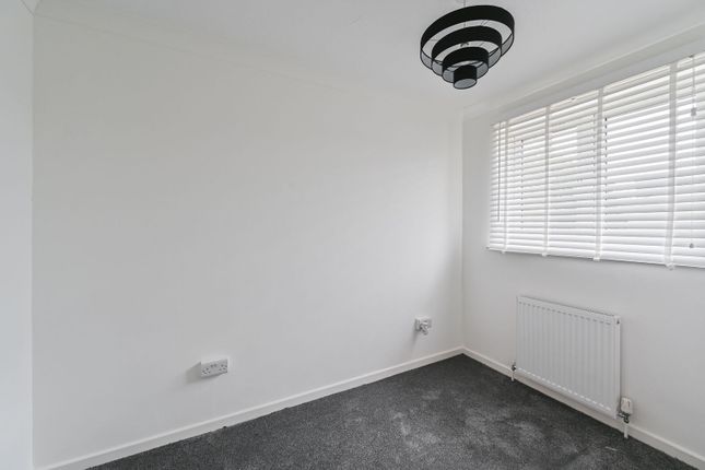 Goodwin Close, Mitcham photo 2
