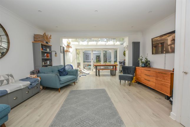 21, Cleves Avenue, Brentwood photo 3