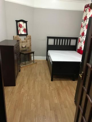 Thumbnail Room to rent in Gartmore Road, Ilford