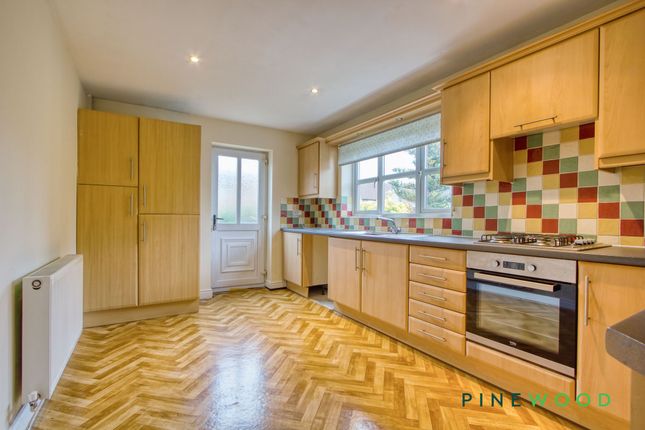 2 Ivy Close, Chesterfield photo 4