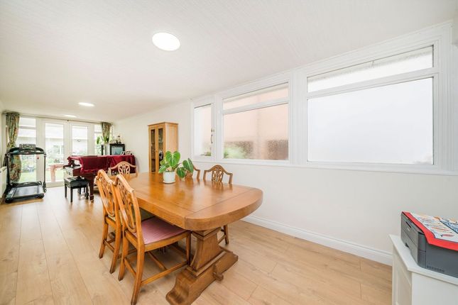 4, Alric Avenue, New Malden photo 4