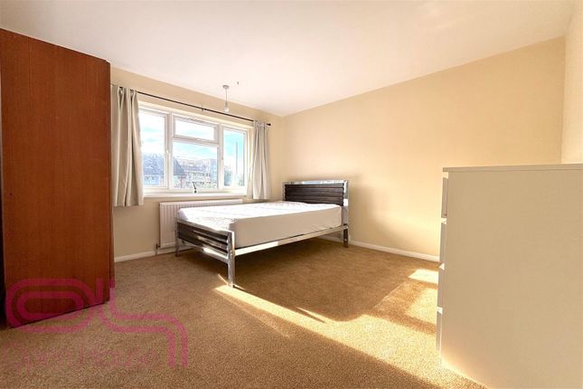 Ivy Lane, Hounslow photo 5