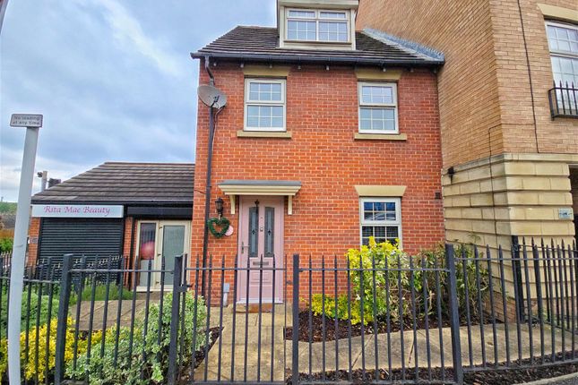 Thumbnail Town house for sale in Heathfields, Barnsley