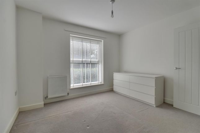 10 Jutland House, Kiln Drive, Chichester photo 4
