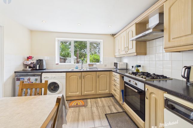 46 Grafton Road, Aylesbury photo 4