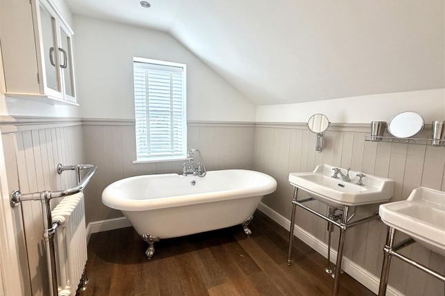 Main Ensuite.Jpeg
