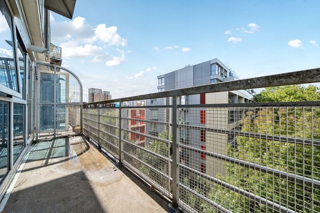 Flat 416, Baltic Quay, 1, Sweden Gate, London photo 3
