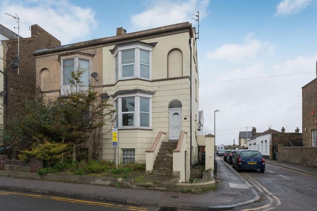 Thumbnail Flat to rent in West Cliff Road, Ramsgate