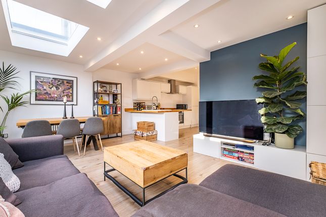 Thumbnail Flat for sale in Strathville Road, London