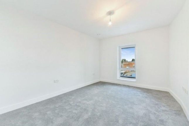 36 Dover Court, Dominion Road, Southall photo 2