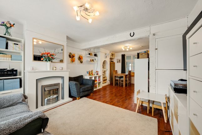 3 Hale Cottages, Knockhall Road, Kent photo 4