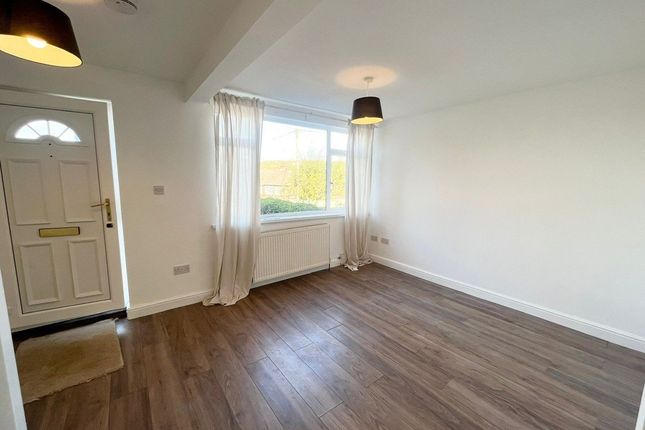 17, Lickless Gardens, Leeds photo 2