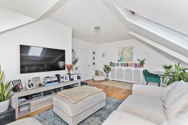 Flat for sale in The Avenue, Surrey