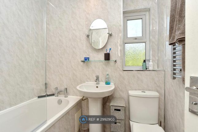 Invicta Court, Milton Regis, Sittingbourne photo 5