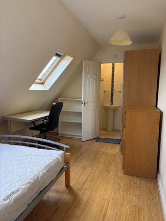 196, Coventry photo 3