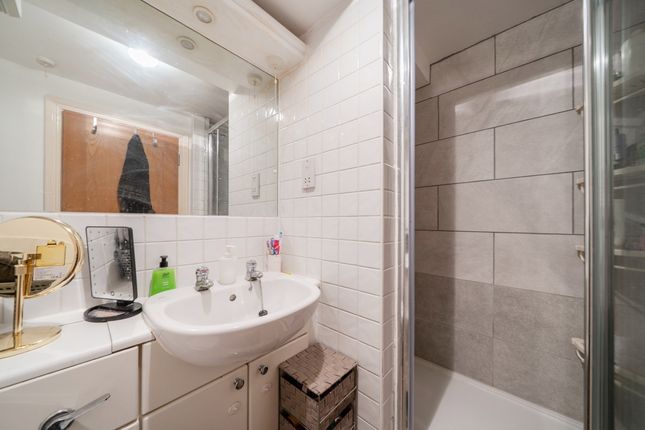 Flat 111, Globe Wharf, 205, Rotherhithe Street, London photo 4