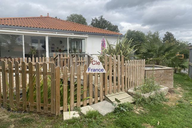 Detached house for sale in Chauche, Pays-De-La-Loire, 85140, France