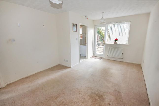 45, Buckwell Close, Wellingborough photo 2