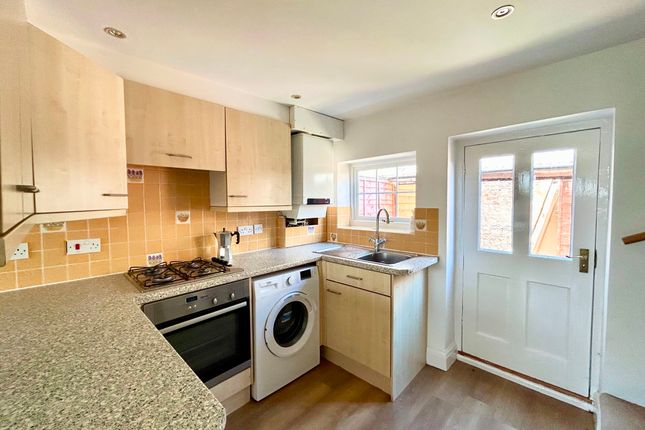 24 Mead Lane, Farnham photo 2
