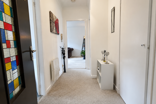 8, Longdales Place, New Carron, Falkirk photo 2
