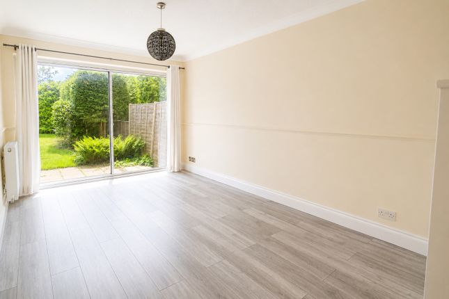 Roundhead Drive, Thame photo 2