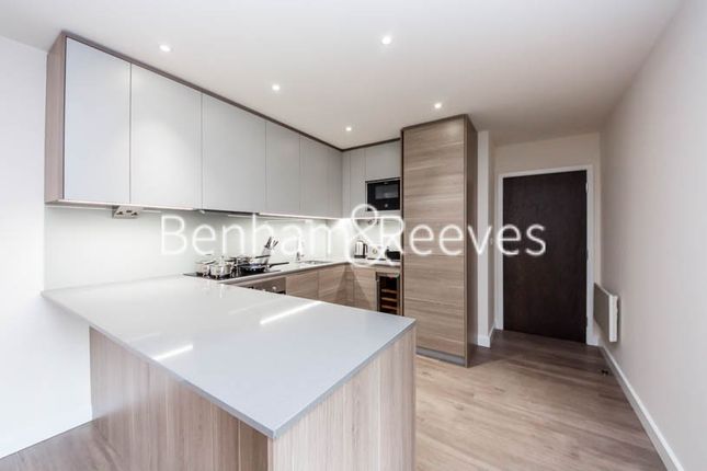 Flat to rent in Boulevard Drive, Colindale