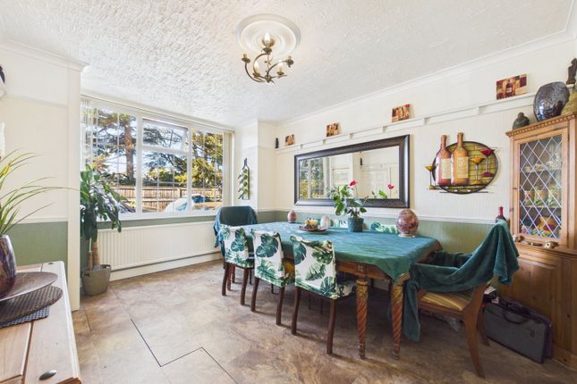 38, Clockhouse Lane, Surrey photo 3