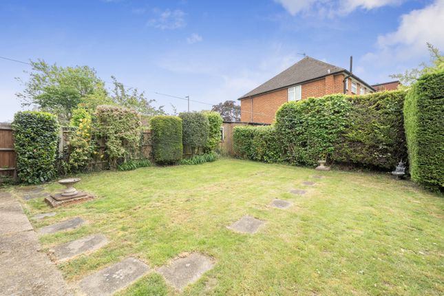 3, Downfield, Worcester Park photo 3