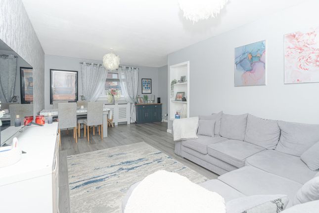 2, Hawthorn Crescent, Cowdenbeath photo 2