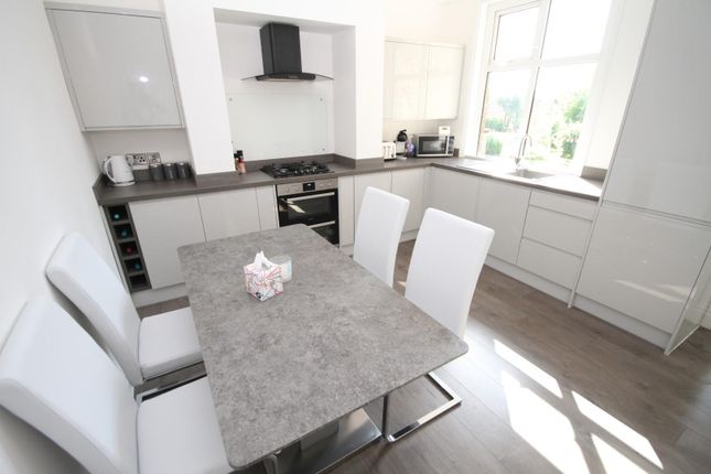 18, Albert Avenue, Bradford photo 5
