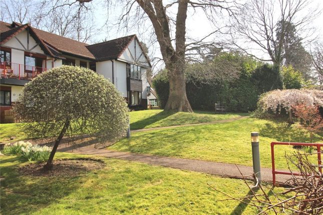 8 Woodlands Court, The Mount, Woking photo 2