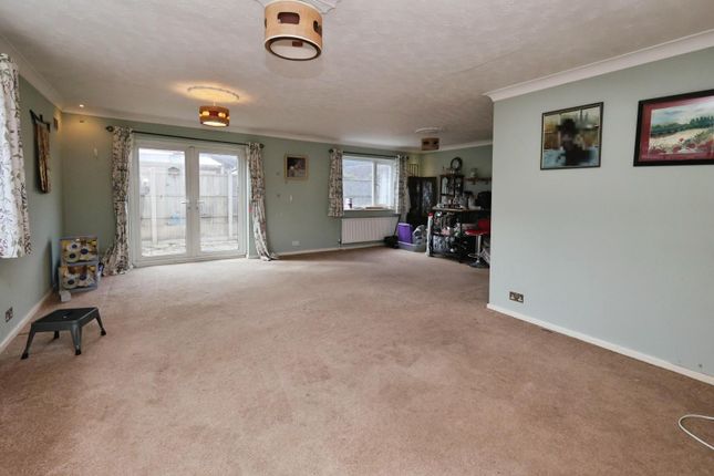 27, Mulberry Close, Mildenhall photo 2