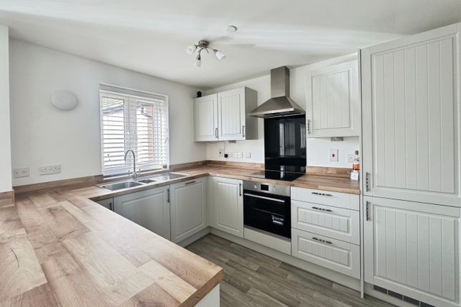 16 Fern Drive, Penllergaer, West Glamorgan photo 4