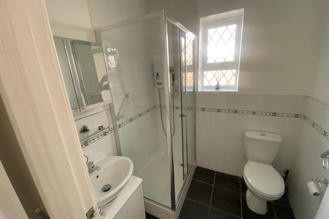 14, Derwent Avenue, Luton photo 5