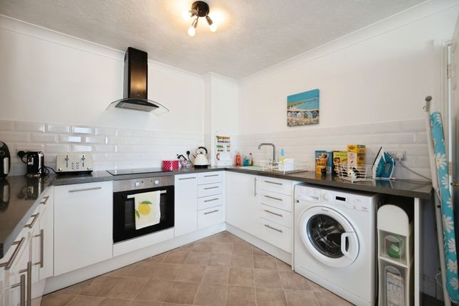 Flat 5, 21, Bembridge Drive, Hampshire photo 4