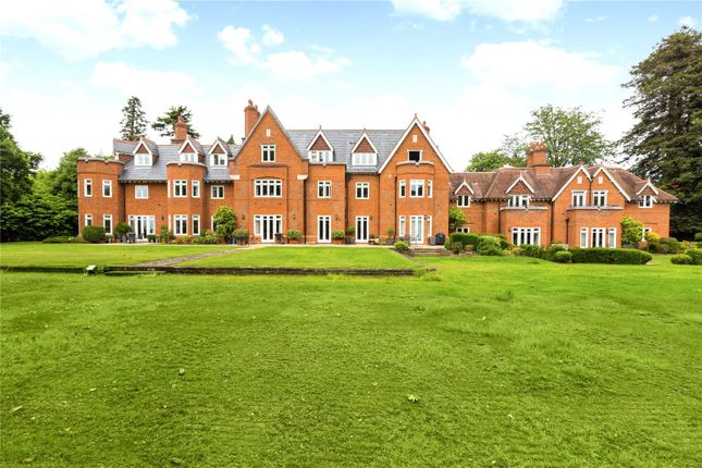 Thumbnail Flat for sale in North Court, The Ridges, Finchampstead, Berkshire
