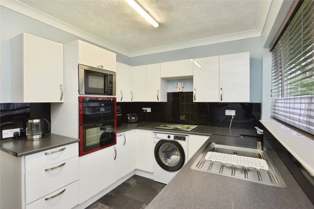 13, Homestead Way, Northamptonshire photo 5