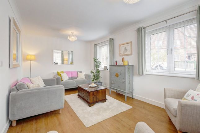 21, Woodacres Way, Hailsham photo 3